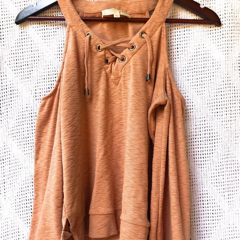 J.O.A. Cold Shoulder Top - Picture 2 of 7